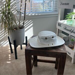 Tilley Orbit Hat # TO54 - Organic Cotton/Hemp - White/Off-White -Size 7 1/8th